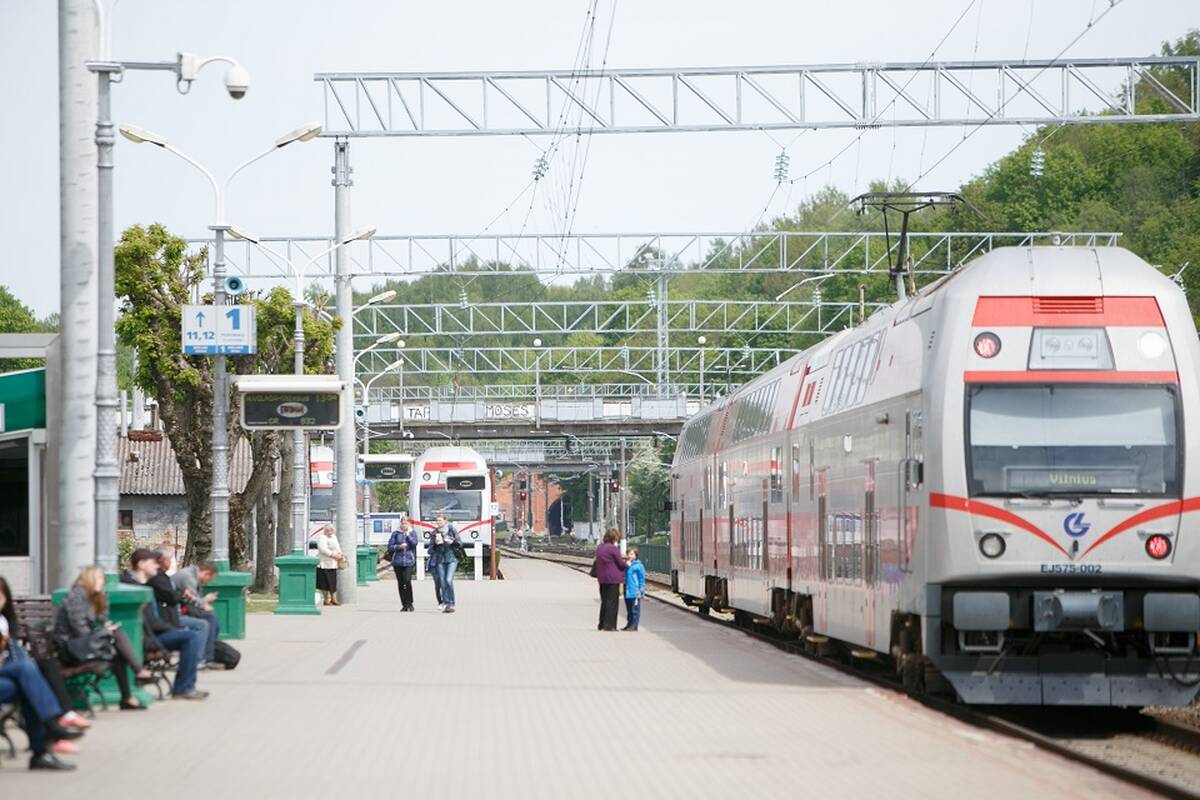 
<span>Paskelbė, nuo kada traukiniais ir tarpmiestiniais autobusais keliausime pigiau</span>
