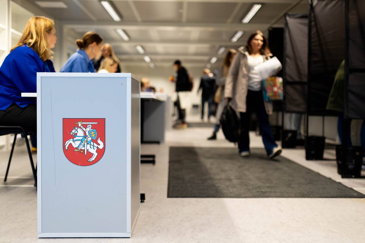 
<span>Seimo nariams tapus merais, jų vienmandatėse apygardose tektų rengti pirmalaikius rinkimus</span>
