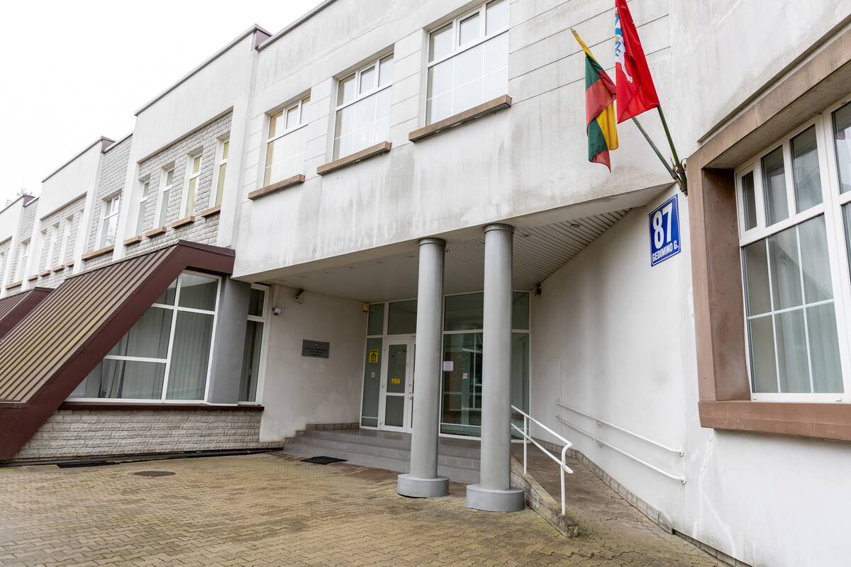 
<span>Galimo kyšio kariuomenės atstovui byla: teisme apklaustas įmonės direktorius</span>
