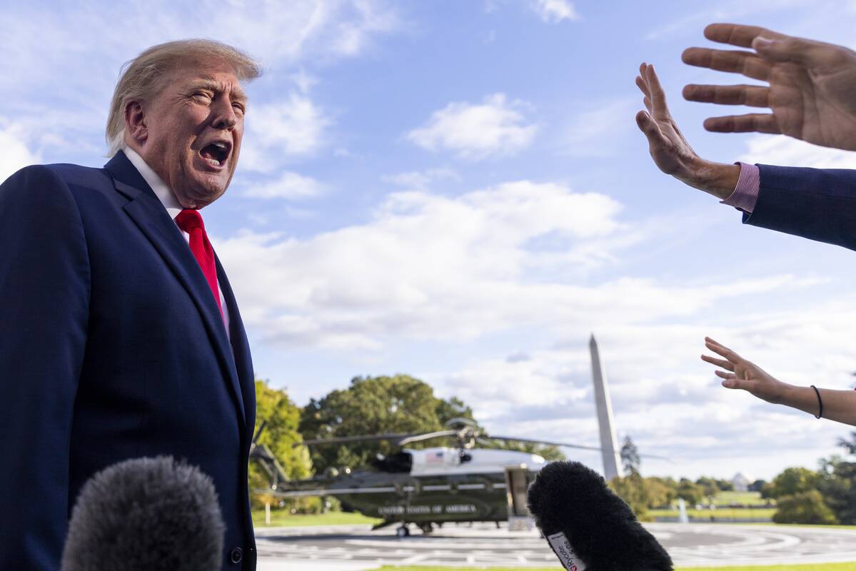 
<span>Trumpas: Putinas susitarimo nori labiau nei Zelenskis</span>
