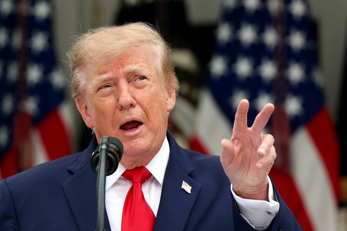 
<span>Trumpas apie Ukrainos smūgius Rusijos gamykloms: gėda, Zelenskis netinkamas derėtis</span>
