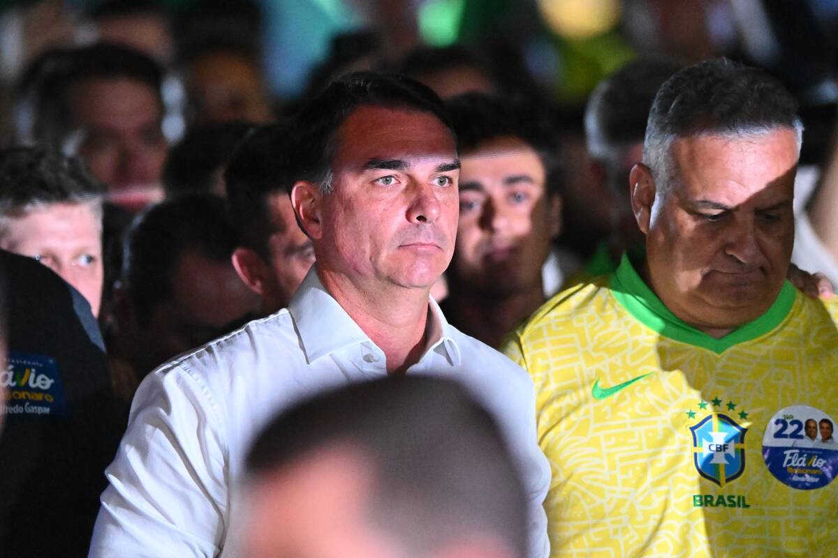 
<span>Žiniasklaida: rinkimus pralaimėjęs Bolsonaras pabėgo iš Brazilijos</span>
