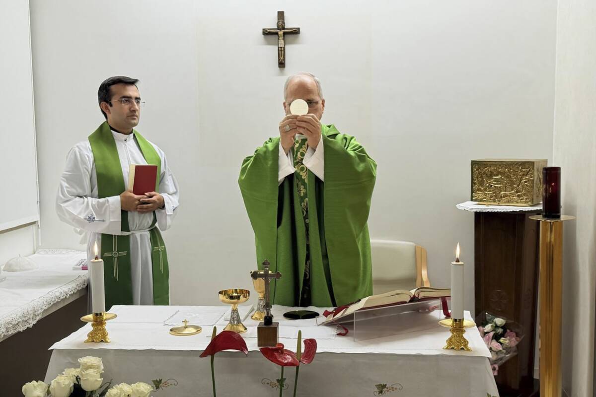 
<span>Popiežius po vėžio operacijos ligoninėje aukojo mišias</span>
