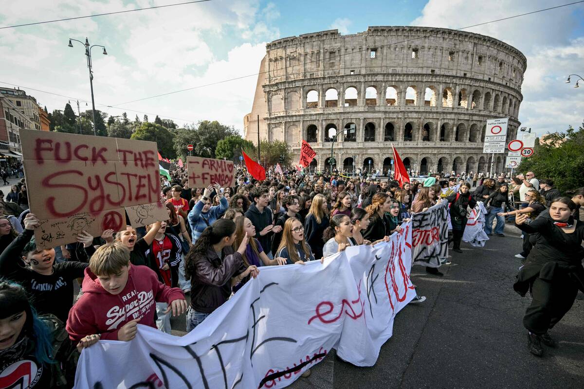 
<span>Visoje Italijoje vyksta jaunimo protestai</span>
