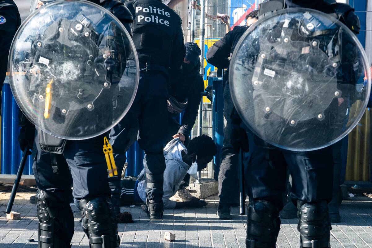 
<span>Paryžiuje per smurtinius protestus sulaikyta rekordiškai daug žmonių – 855</span>
