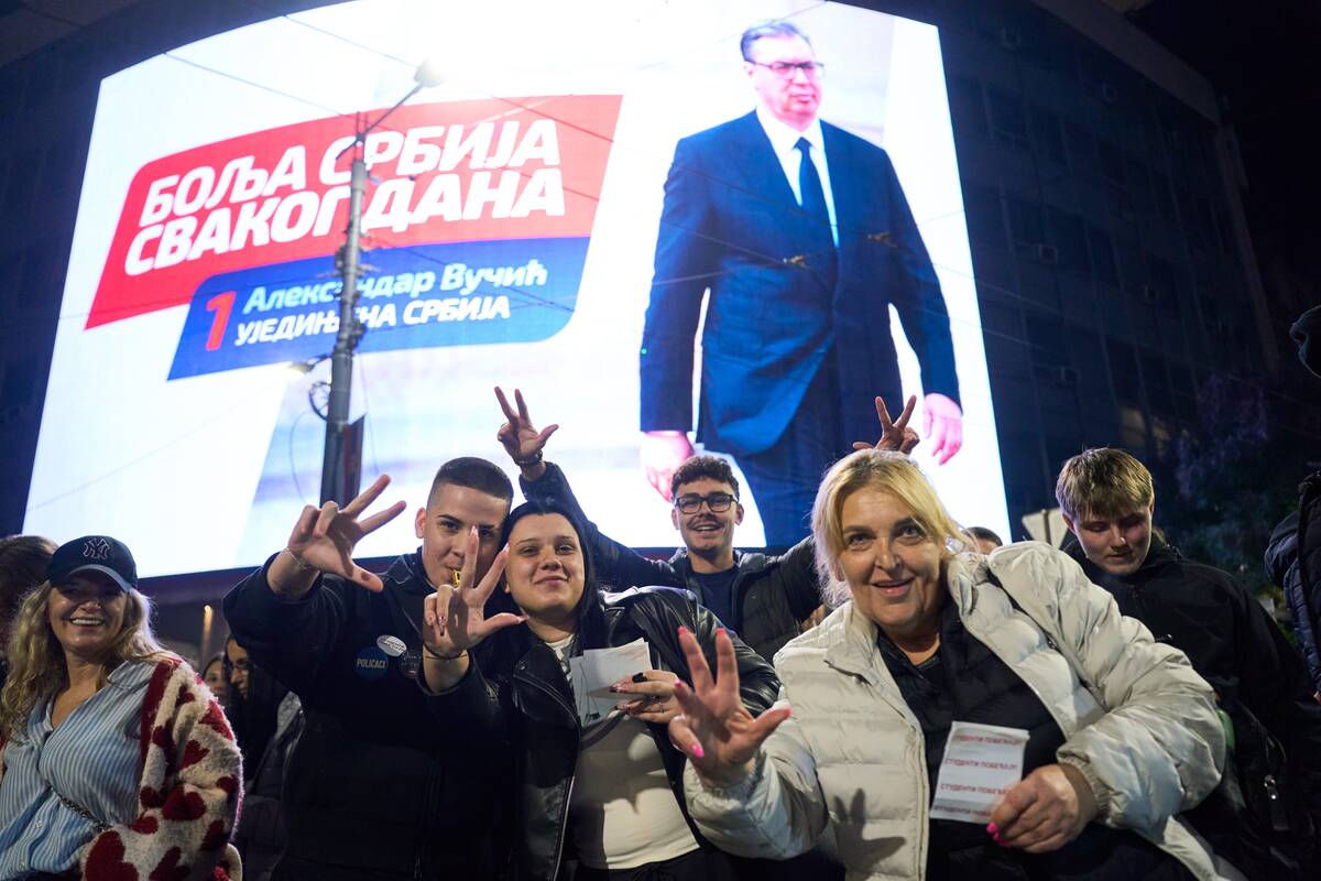 
<span>Oponentus vis pergudraudavusį Vučičių galiausiai nuvertė studentų judėjimas</span>
