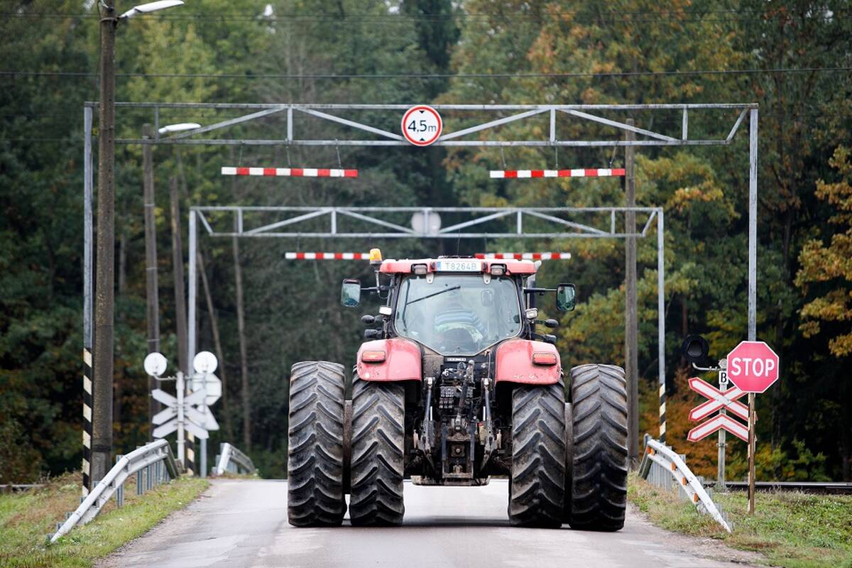 
<span>Mažeika dėl brangstančių degalų pasiūlė išeitį ūkininkams</span>
