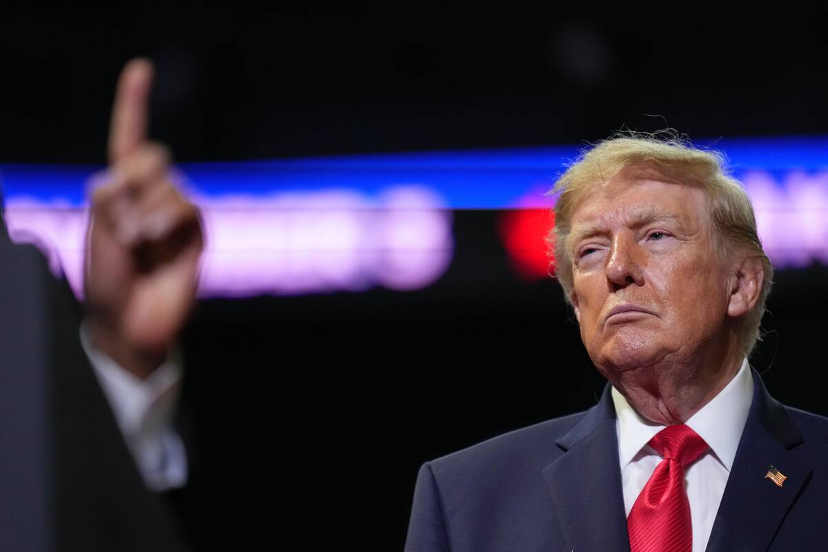 
<span>Trumpas: Putinas susitarimo nori labiau nei Zelenskis</span>
