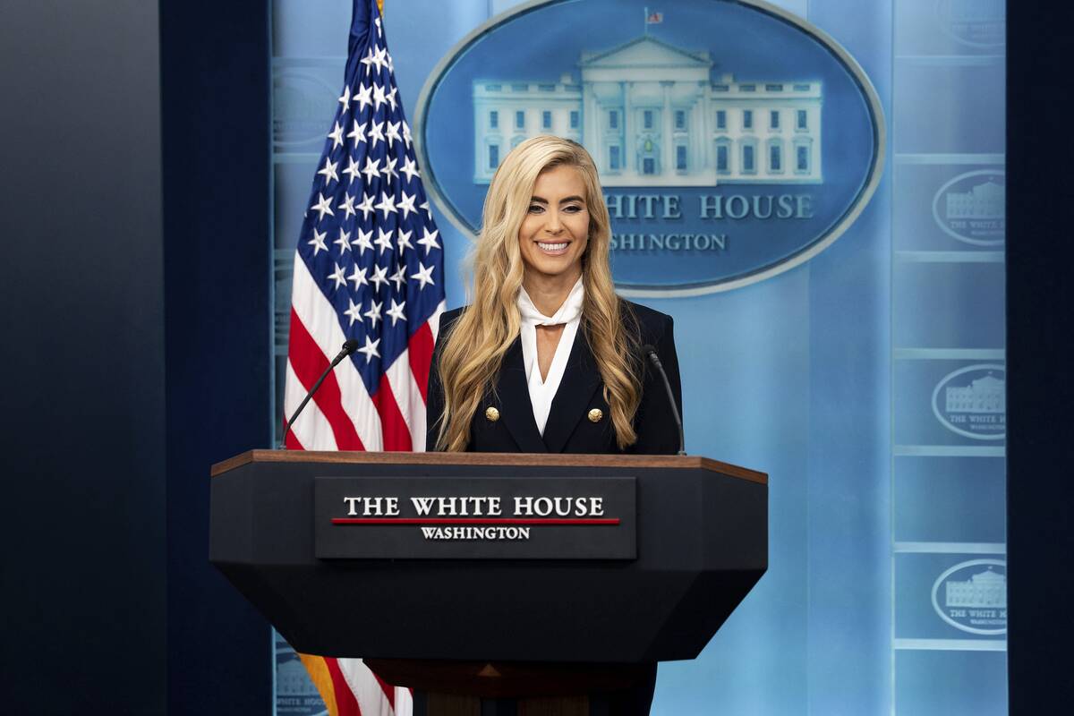 
<span>Trumpo spaudos sekretorė pripažino neišlaikiusi advokatūros egzamino</span>
