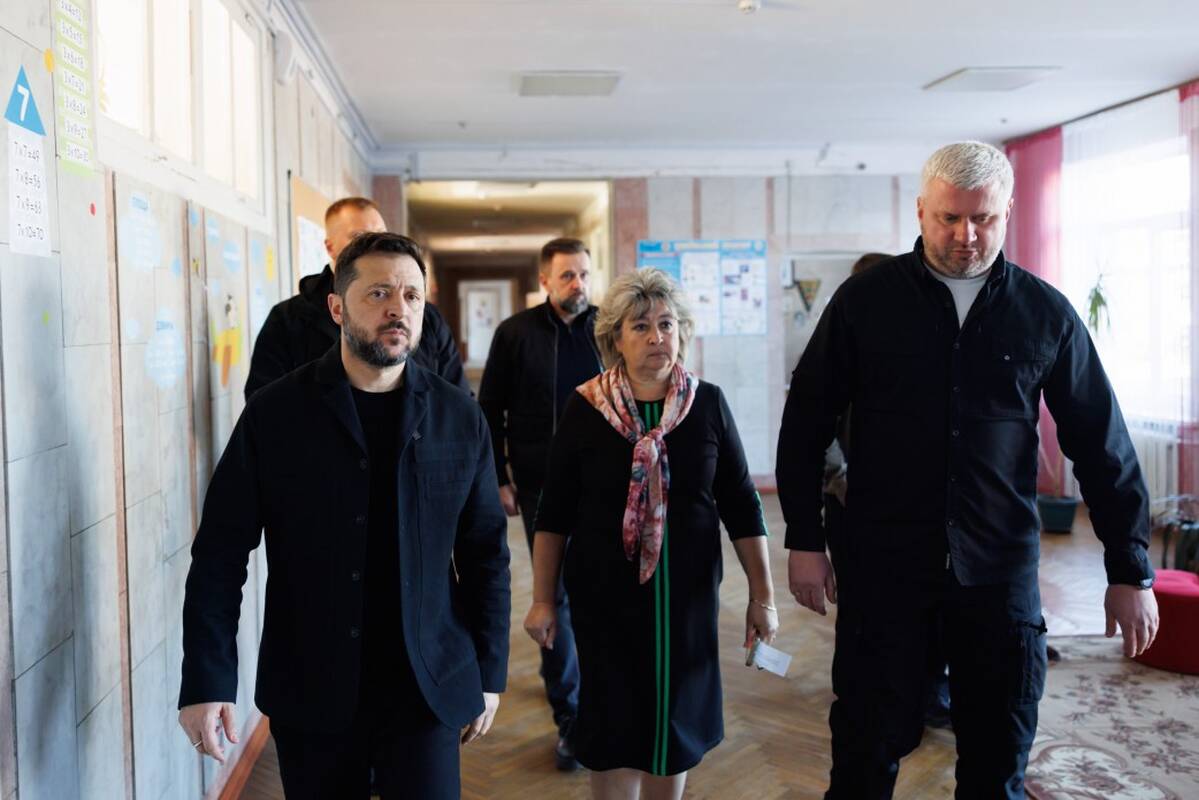 
<span>Zelenskis: Putinas nori priversti Kyjivo gyventojus palikti sostinę</span>
