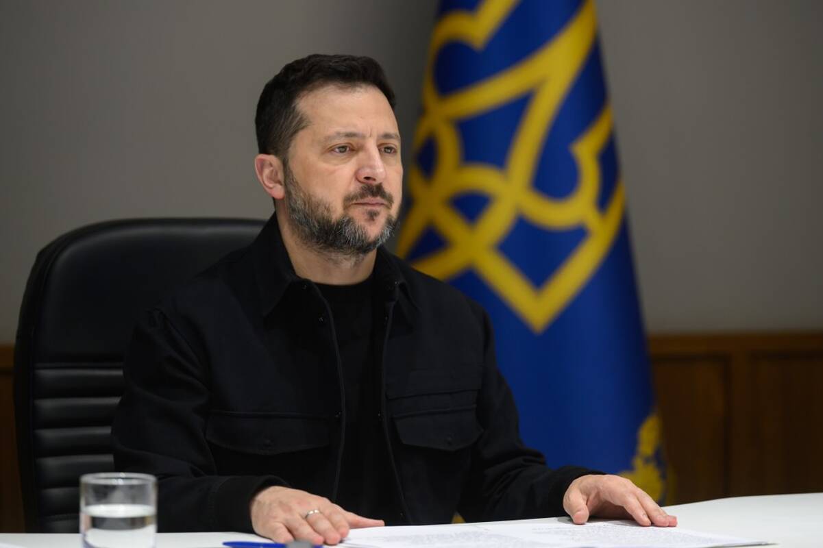 
<span>Muskas ragina Zelenskį atsistatydinti iš pareigų</span>
