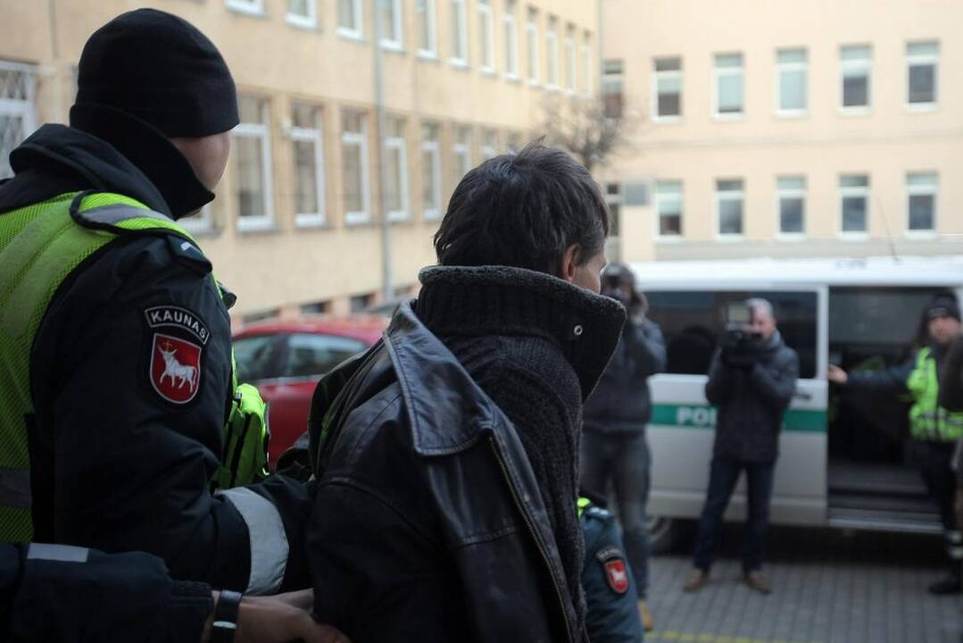 Savo vaikų nužudymu įtariamą Aurelijų B. teismas leido suimti trims mėnesiams.