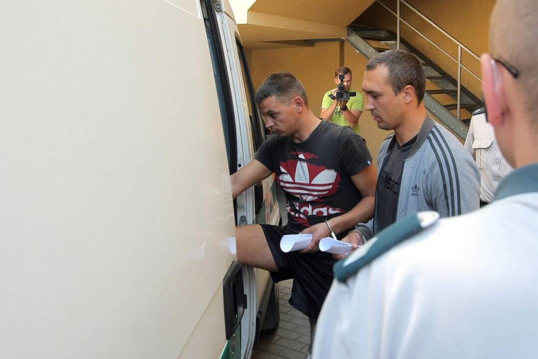 Teismas leido suimti įtariamuosius jaunuolio sumušimu ir prievartavimu