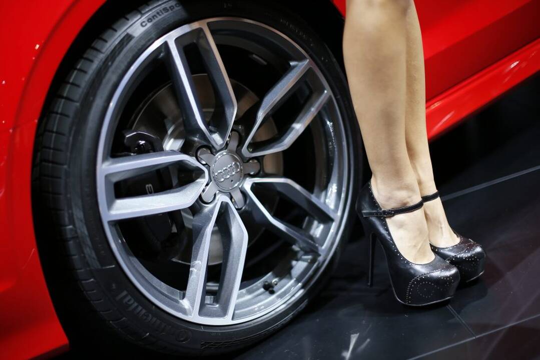 Los Andžele vyksta įspūdinga automobilių paroda