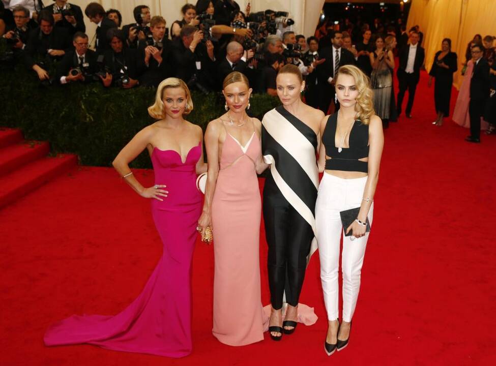 Pokylyje „Met ball“ triumfavo senojo stiliaus spindesys