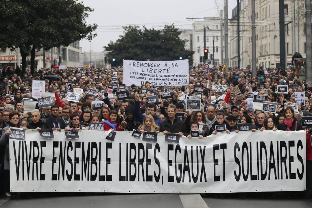 Prancūzijoje per 200 tūkst. žmonių išėjo į gatves protestuoti