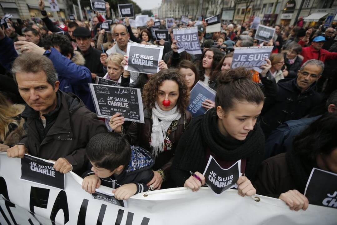 Prancūzijoje per 200 tūkst. žmonių išėjo į gatves protestuoti