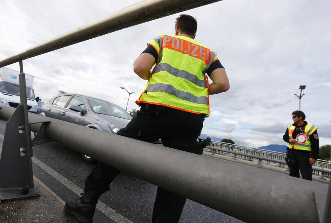 Migrantams suvaldyti Austrijos policijos nepakanka