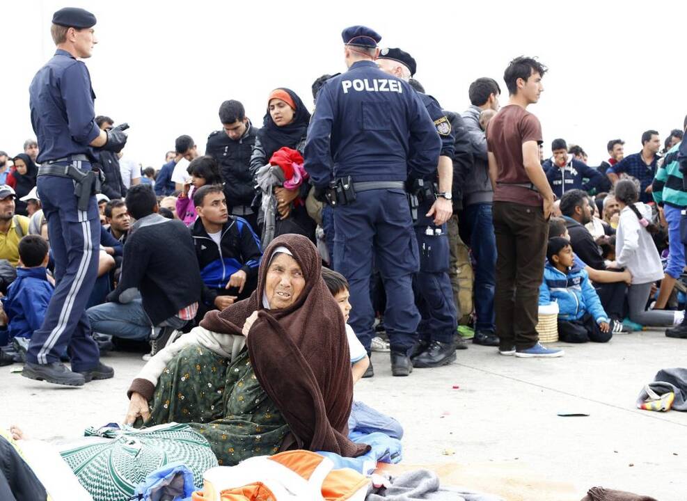 Migrantams suvaldyti Austrijos policijos nepakanka