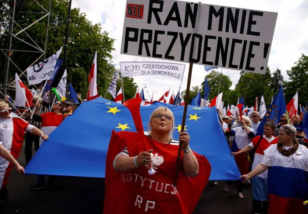 Eitynės Varšuvoje už demokratiją ir ES