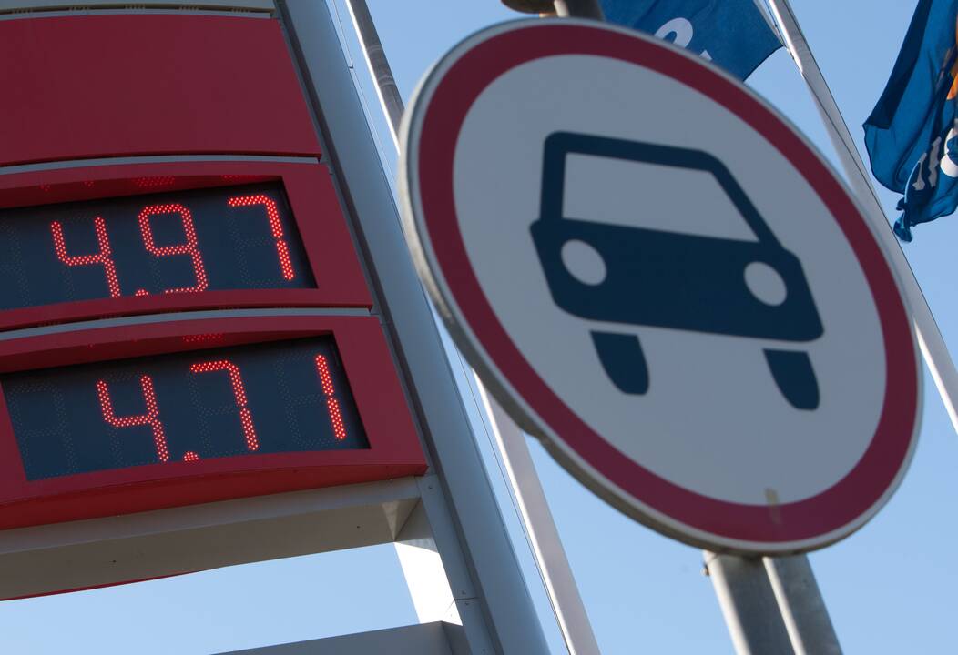 Degalų kainos šiek tiek sumažėjo