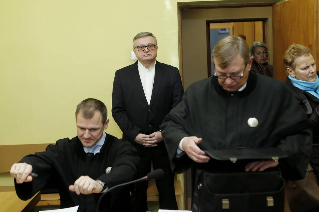 Teismas atvertė buvusios prokurorės bylą dėl prekybos poveikiu