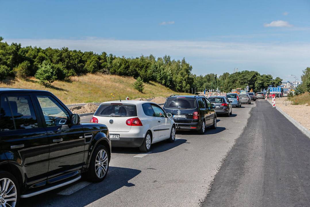 Automobilių eilės Smiltynėje