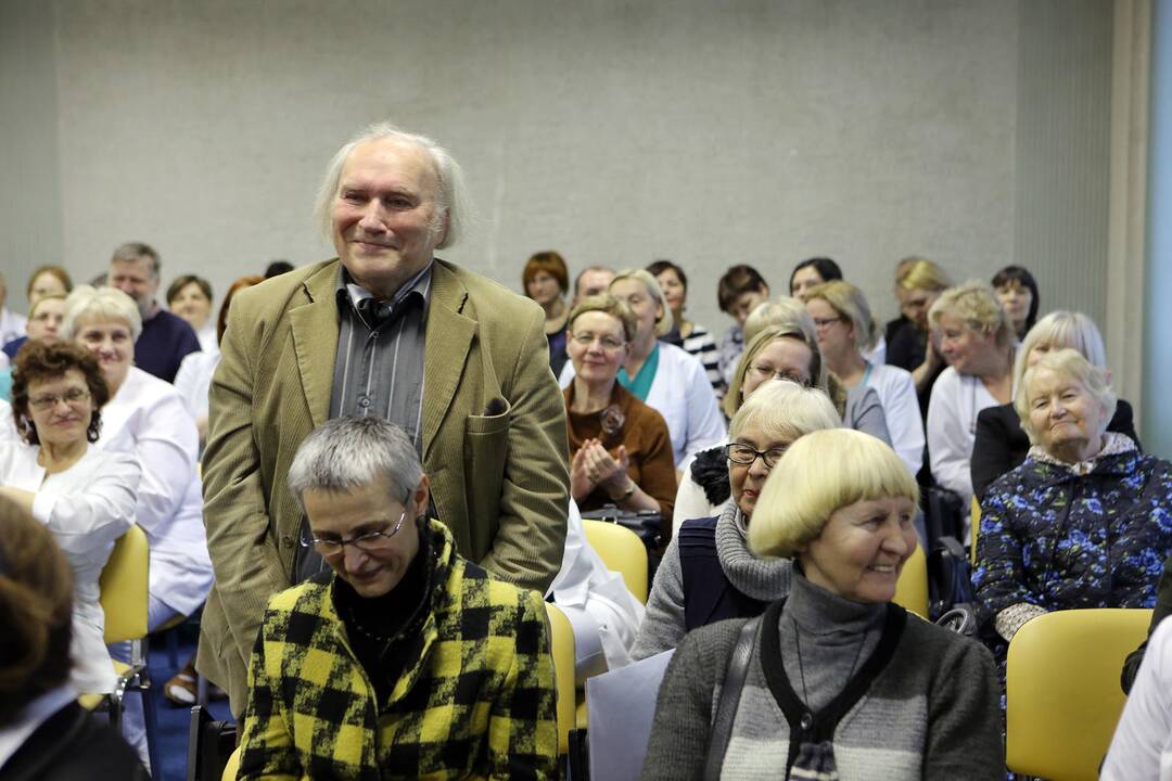 Dailininkai dovanoja paveikslus Jūrininkų ligoninei