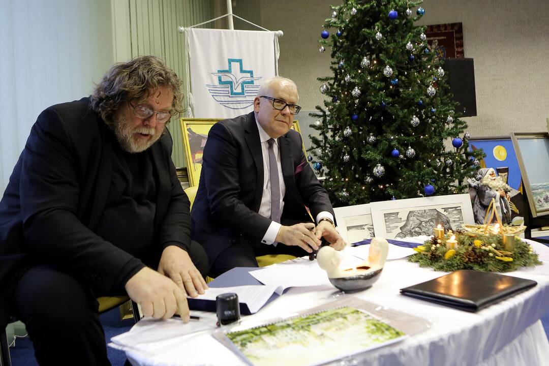 Dailininkai dovanoja paveikslus Jūrininkų ligoninei