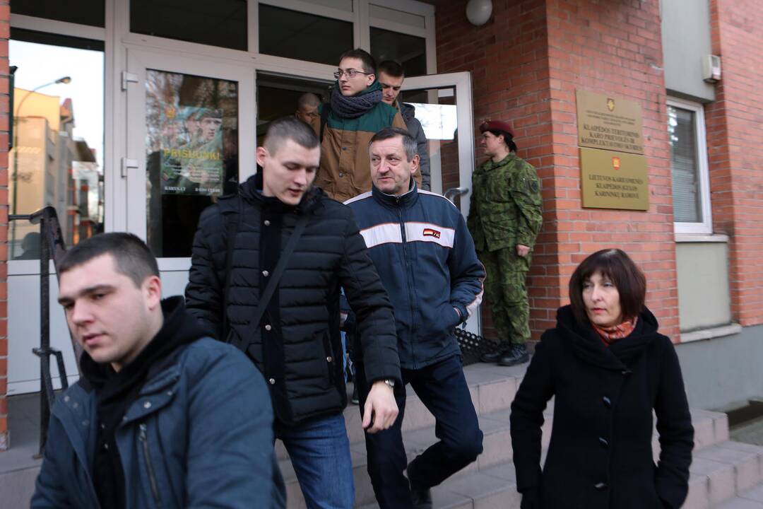 Pusšimtis naujokų iš Klaipėdos išvažiavo tarnauti Lietuvai