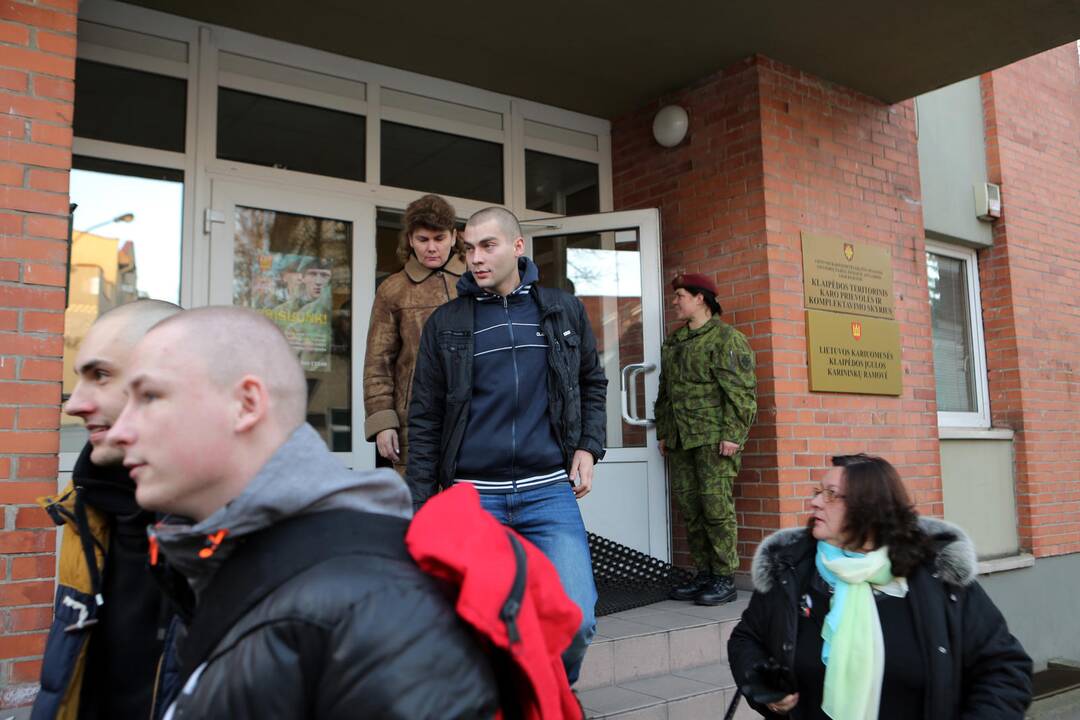 Pusšimtis naujokų iš Klaipėdos išvažiavo tarnauti Lietuvai