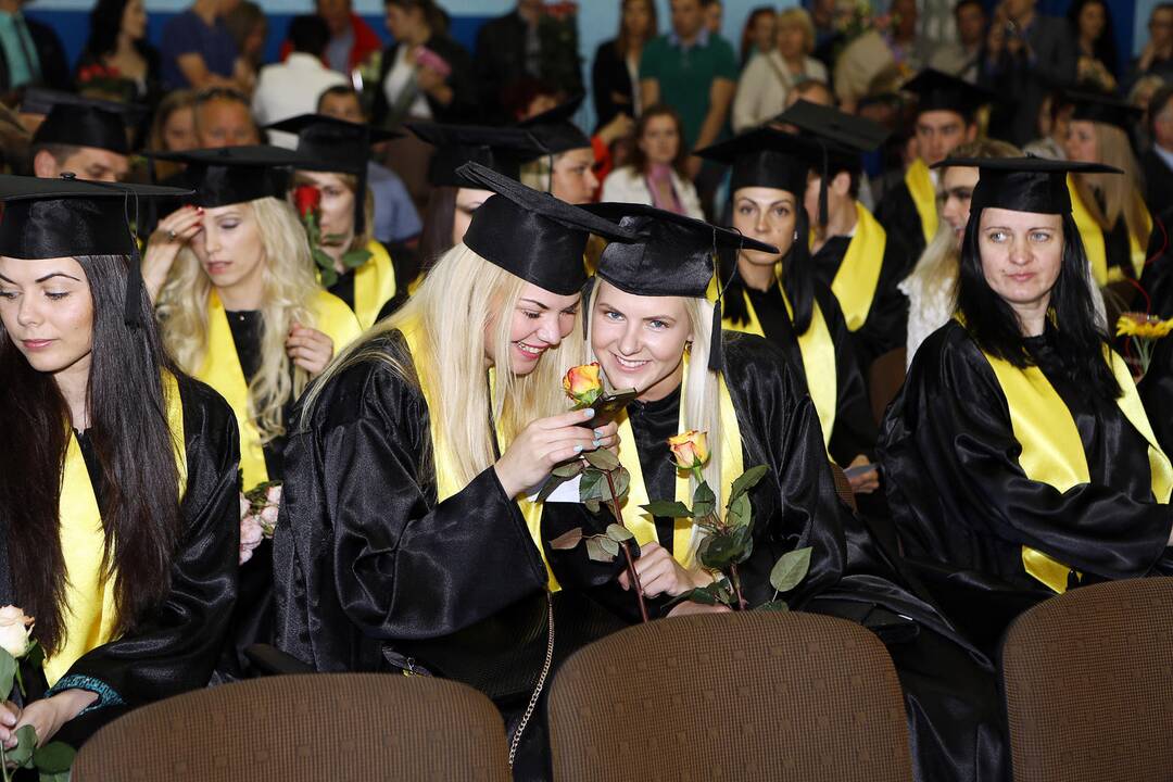 Diplomų teikimas socialiniame fakultete