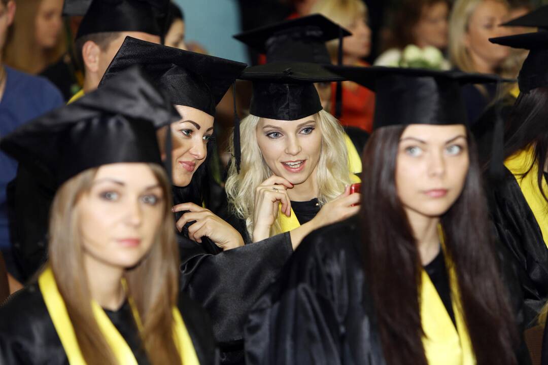Diplomų teikimas socialiniame fakultete