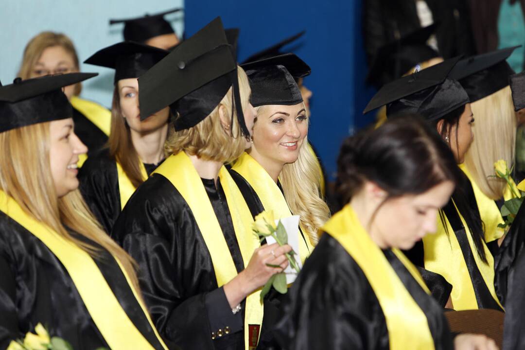 Diplomų teikimas socialiniame fakultete