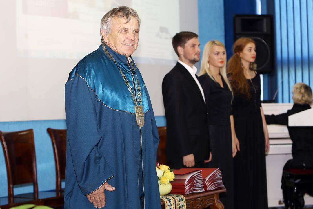Diplomų teikimas socialiniame fakultete