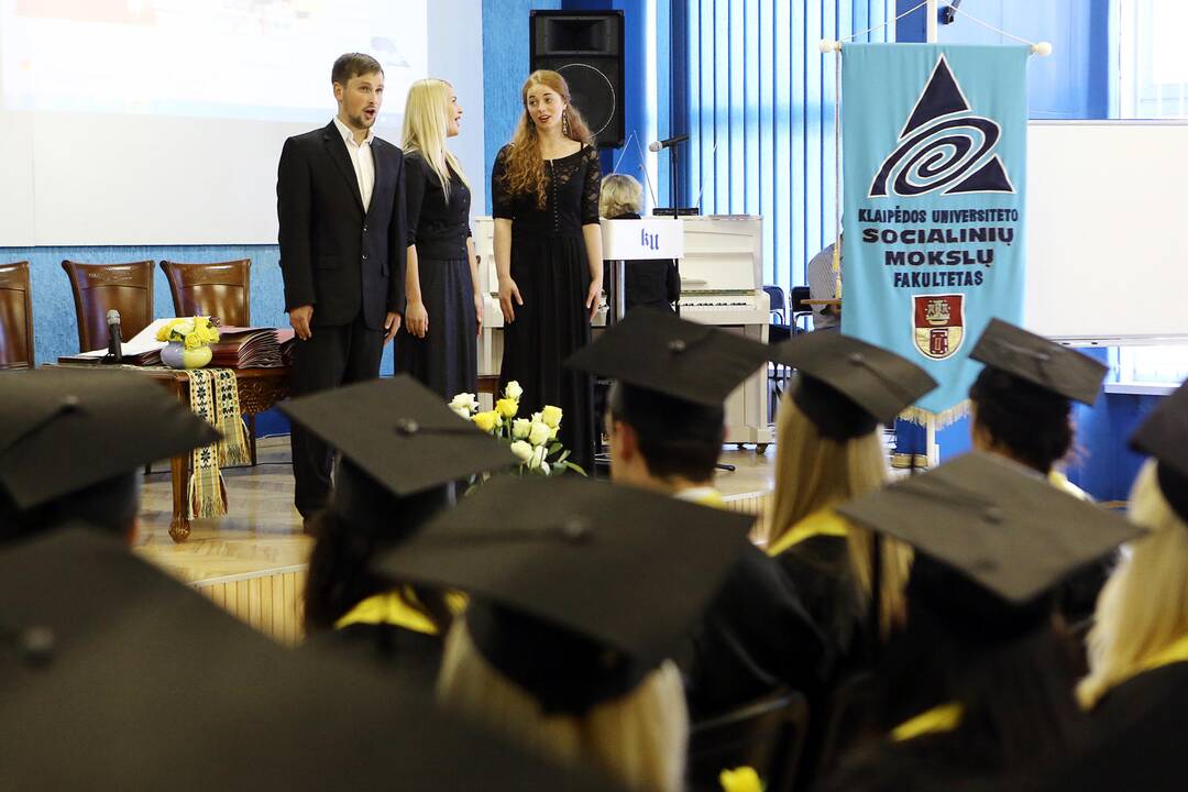 Diplomų teikimas socialiniame fakultete