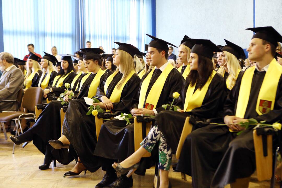 Diplomų teikimas socialiniame fakultete