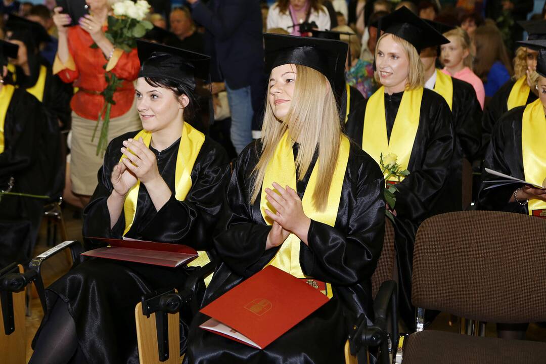 Diplomų teikimas socialiniame fakultete