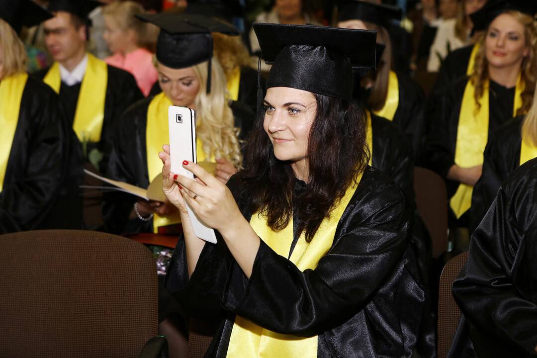 Diplomų teikimas socialiniame fakultete