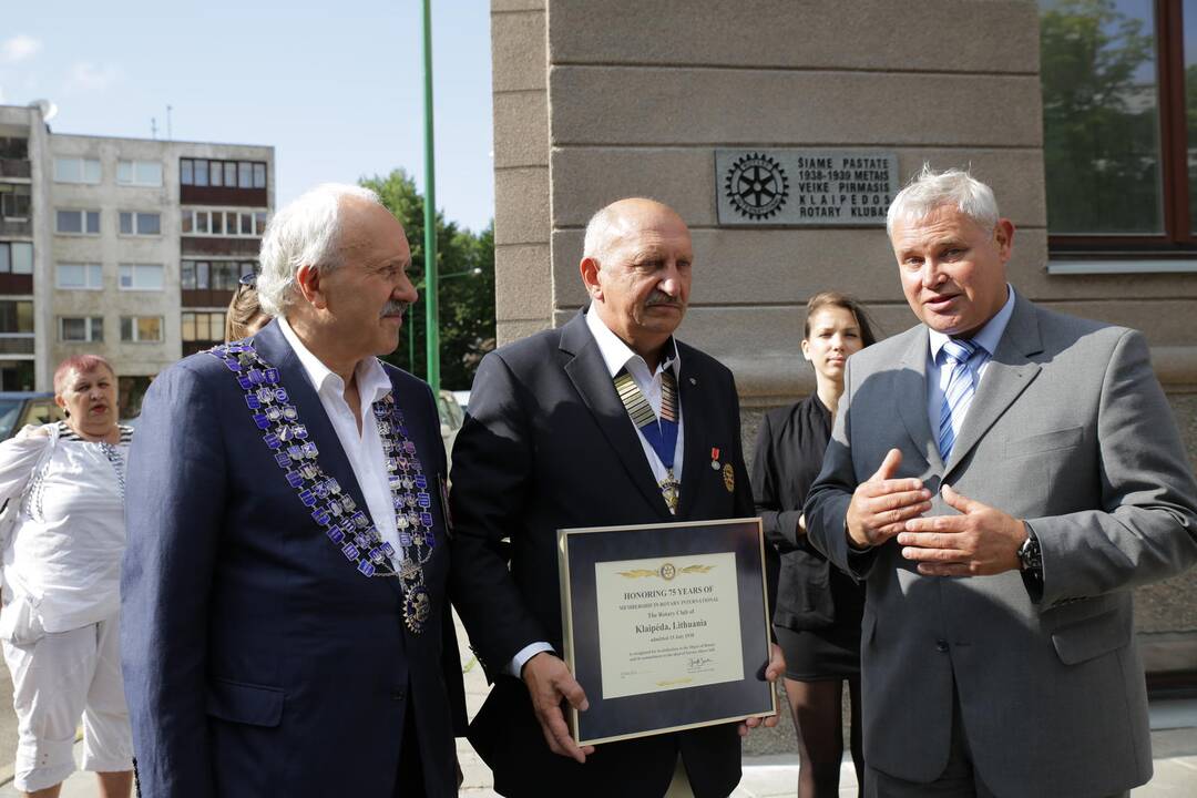 "Rotary" atminimo lentos atidengimas