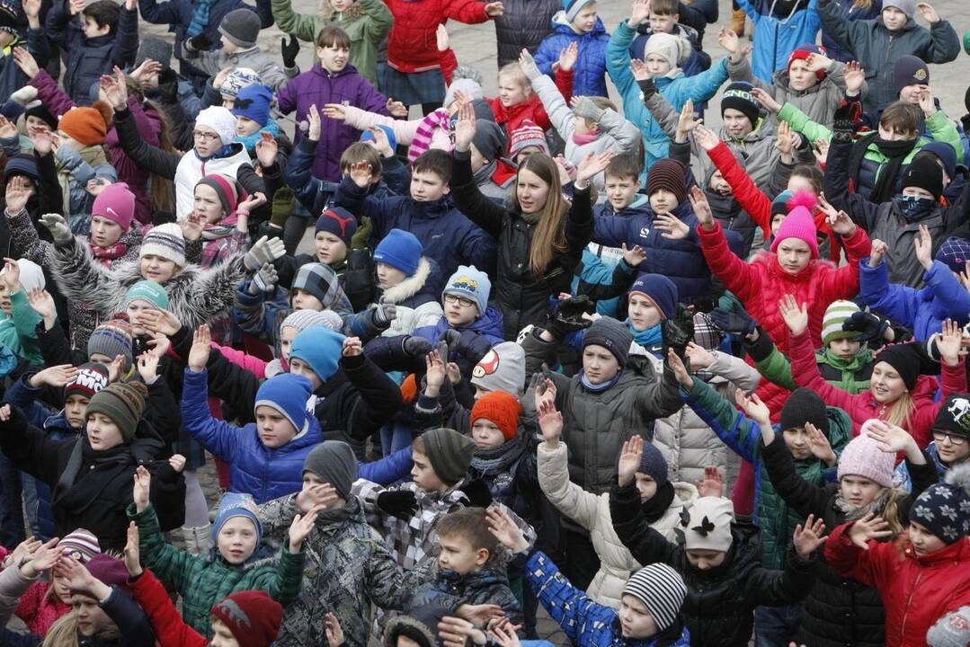 Mokinių šokis Kovo 11-osios proga