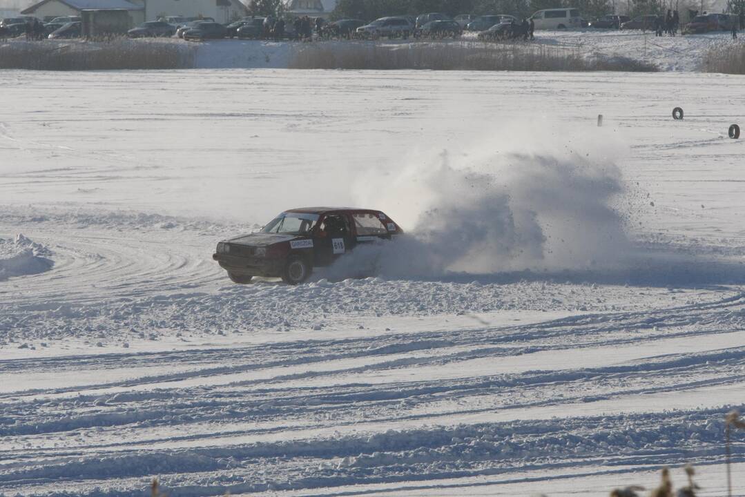 Adrenalino kupinos auto-moto žiemos varžybos