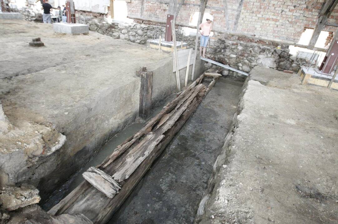 Uostamiesčio archeologus nudžiugino atradimai istoriniame silkių sandėlyje 