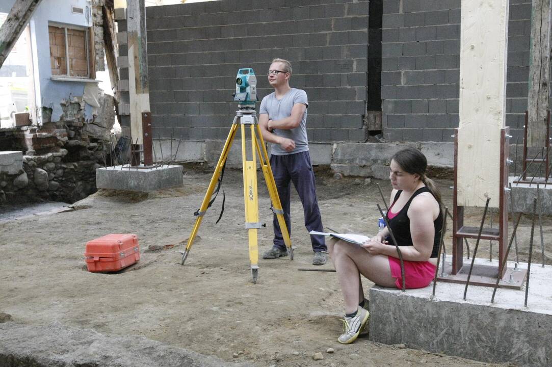 Uostamiesčio archeologus nudžiugino atradimai istoriniame silkių sandėlyje 