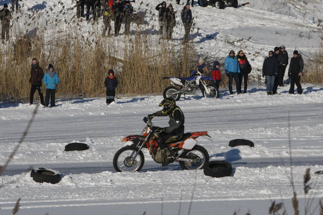 Adrenalino kupinos auto-moto žiemos varžybos