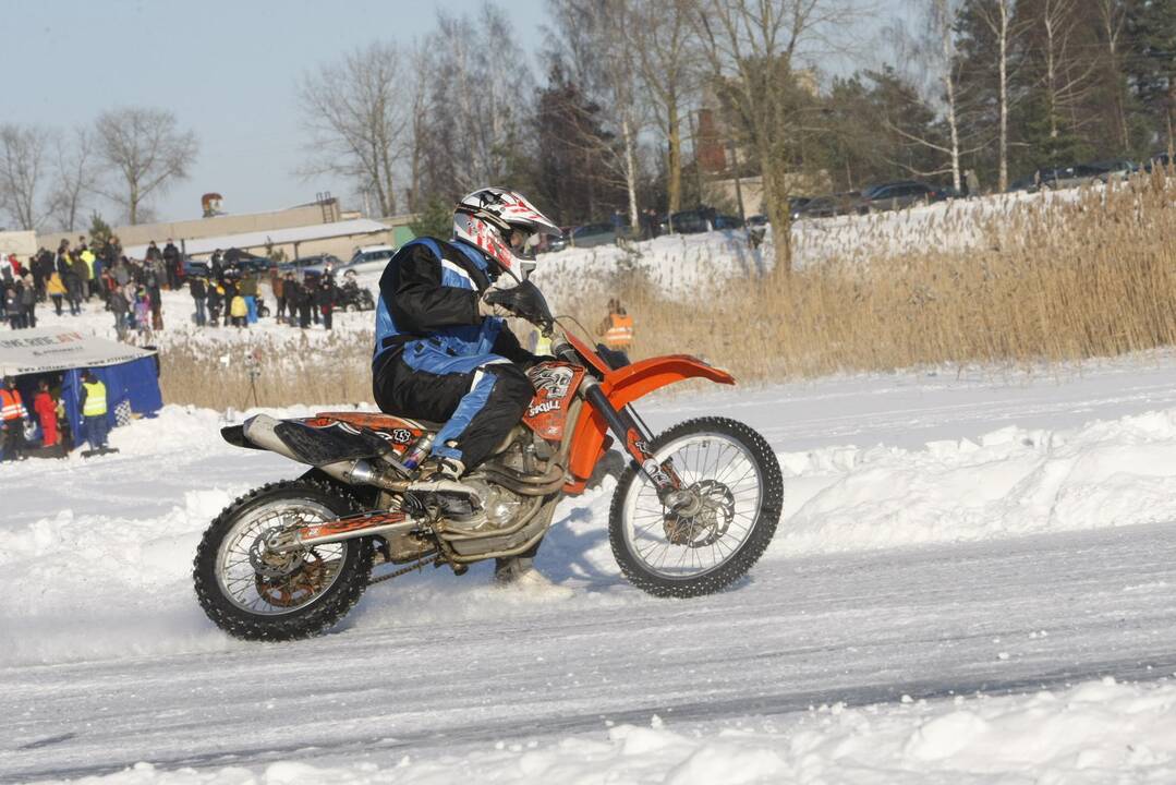Adrenalino kupinos auto-moto žiemos varžybos