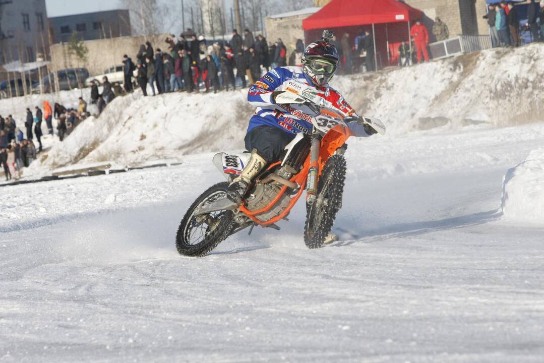 Adrenalino kupinos auto-moto žiemos varžybos