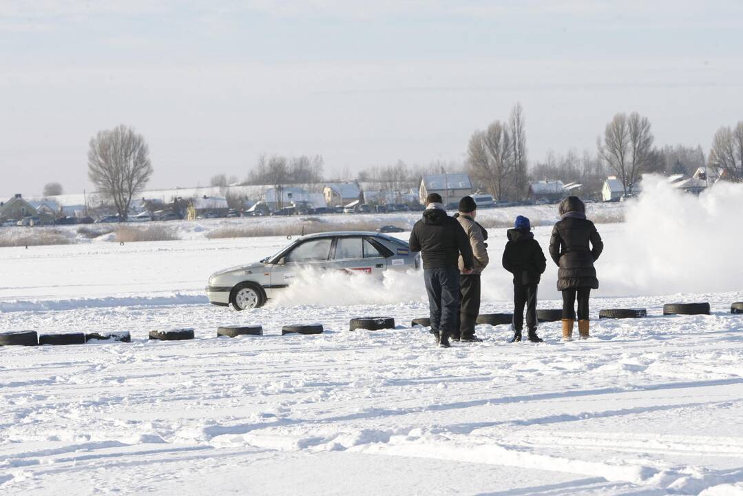 Adrenalino kupinos auto-moto žiemos varžybos