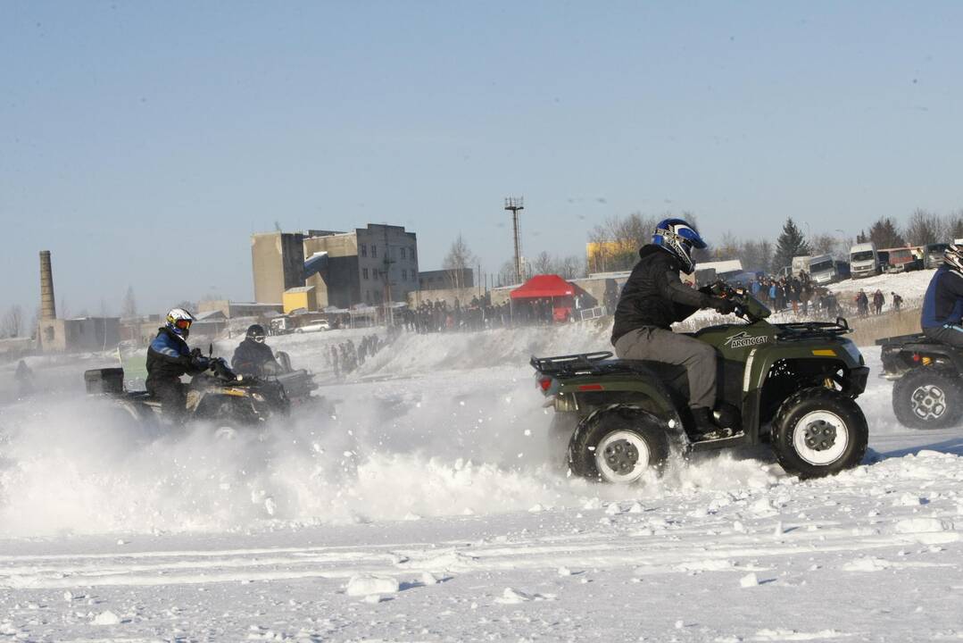 Adrenalino kupinos auto-moto žiemos varžybos