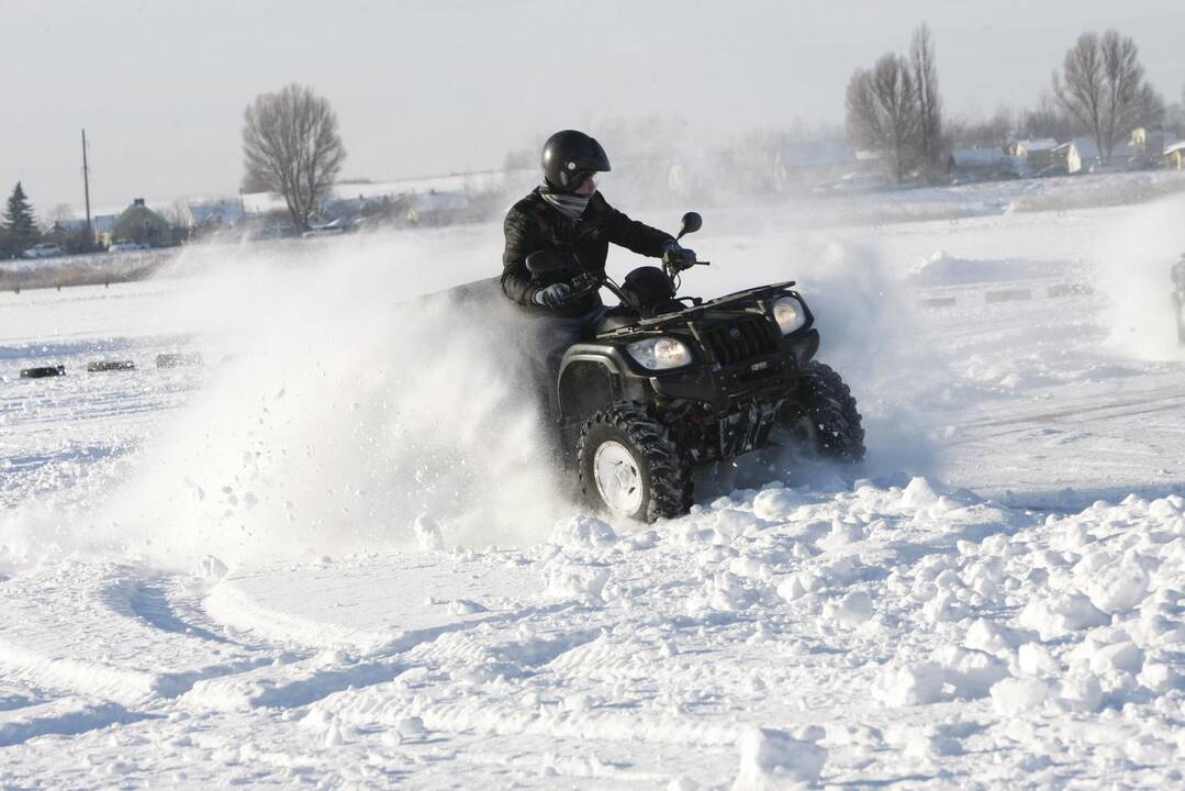 Adrenalino kupinos auto-moto žiemos varžybos